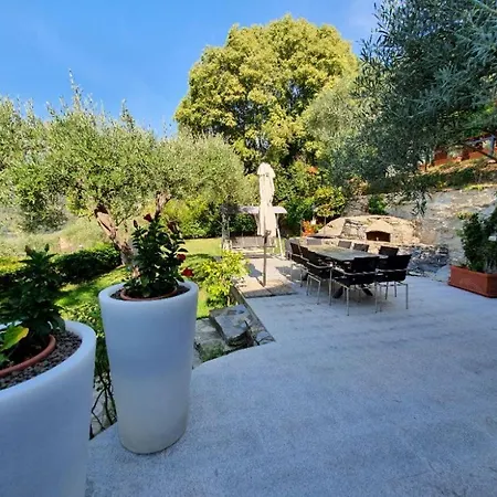 Luxury With Pool And Air Conditionning